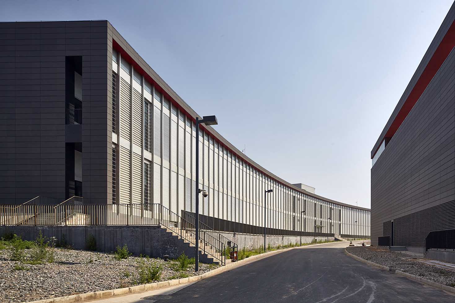 建筑外立面及園區(qū)綠化實景照片 (7).jpg